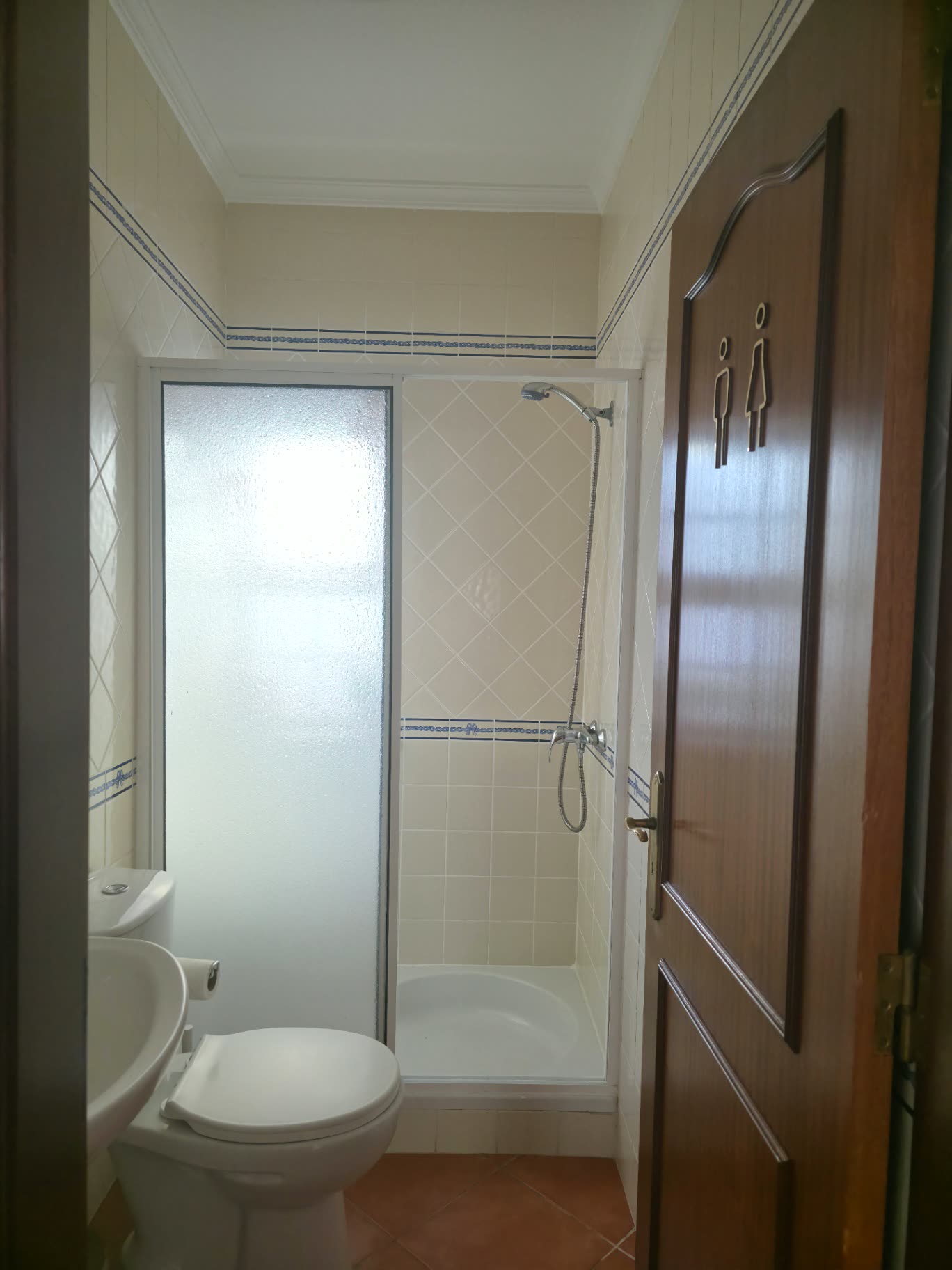 Zimmer A · Doppelzimmer mit Terrasse — 4/5