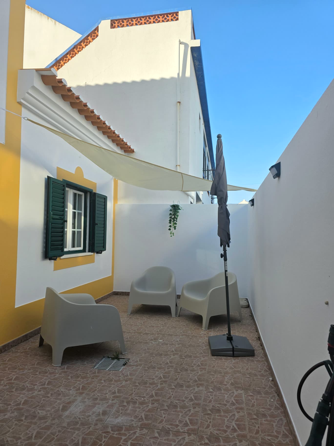 Zimmer A · Doppelzimmer mit Terrasse — 5/5
