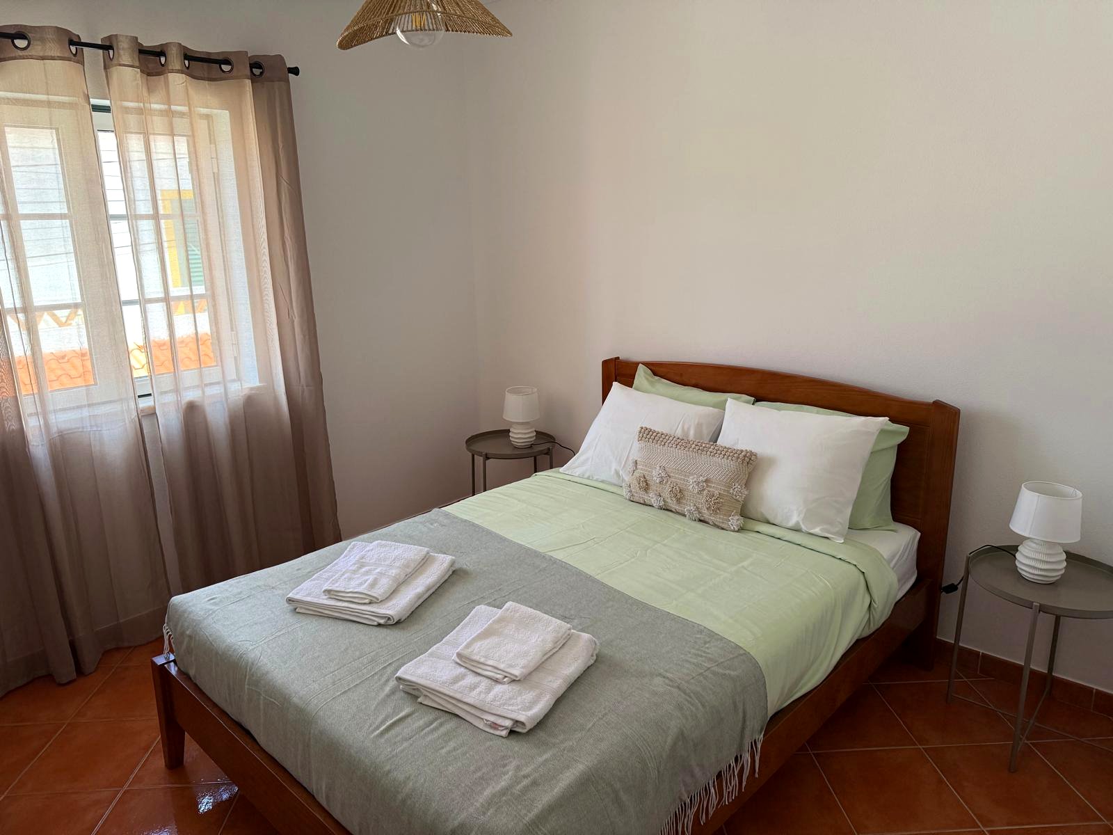Zimmer C · Doppelzimmer mit Doppelbett — 1/5