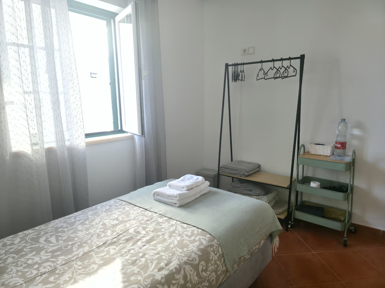Zimmer A · Doppelzimmer mit Terrasse — 1/5