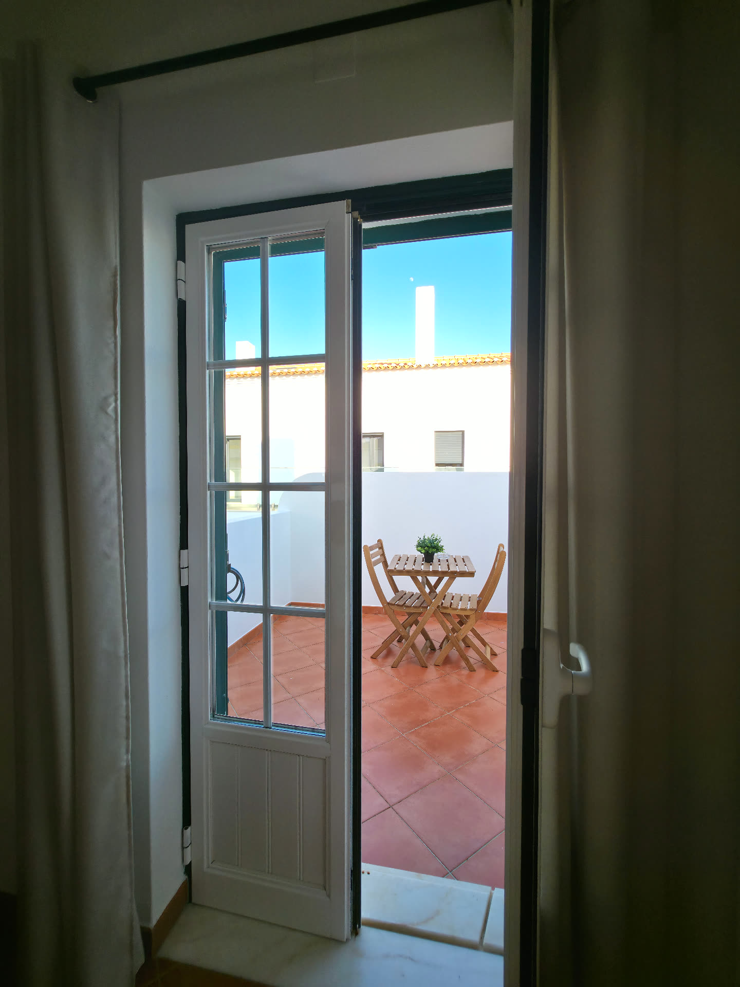 Zimmer B · Doppelzimmer mit Balkon — 2/5