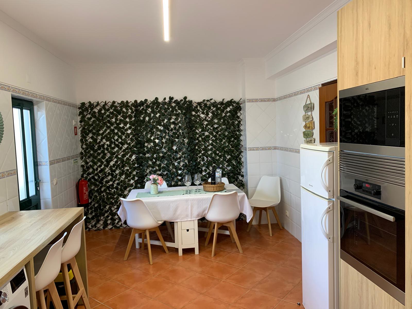 Zimmer 2 · Doppelzimmer mit Balkon — 2/3