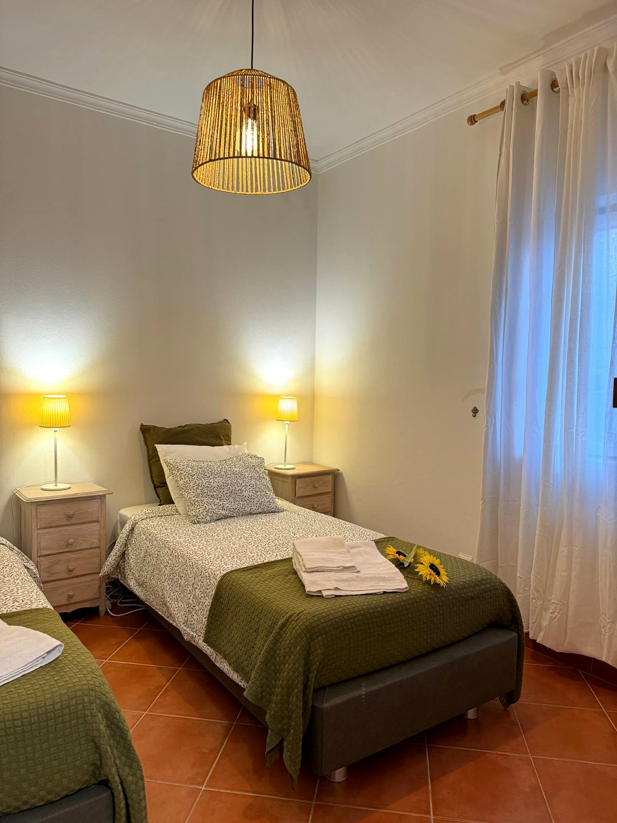 Zimmer 1 · Doppelzimmer mit Terrasse und eigenem Bad — 3/5